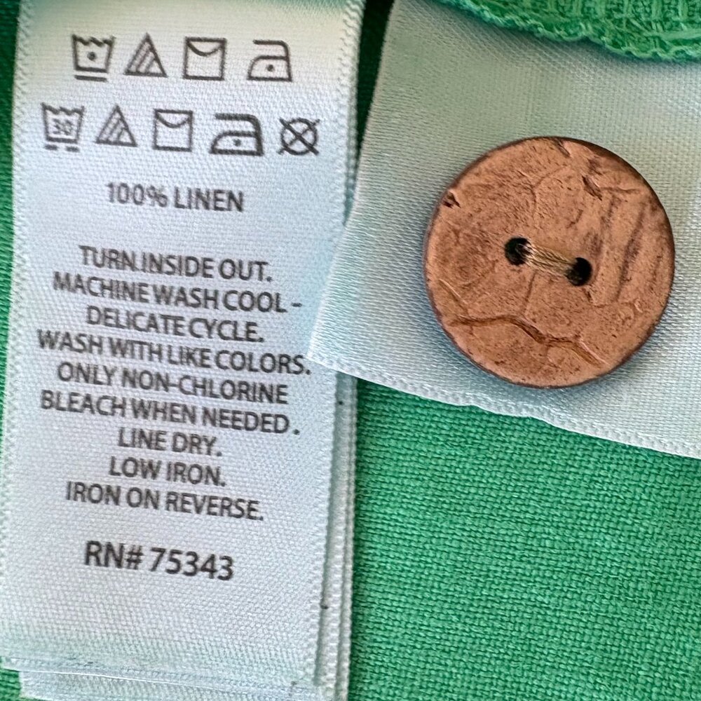 Button-Back, Short-Sleeved Green Linen Blouse by C & C California, Size Medium - Picture 6 of 9